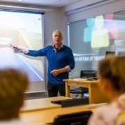 Underviser fra Drive Trafikskole i færd med at undervise