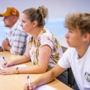 3 elever til teoriprøve fra Drive Trafikskole